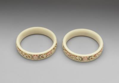 图片[2]-Pair of carved ivory bracelets with seasonal flowers and gold-leaf decoration, Qing dynasty (1644-1911)-China Archive